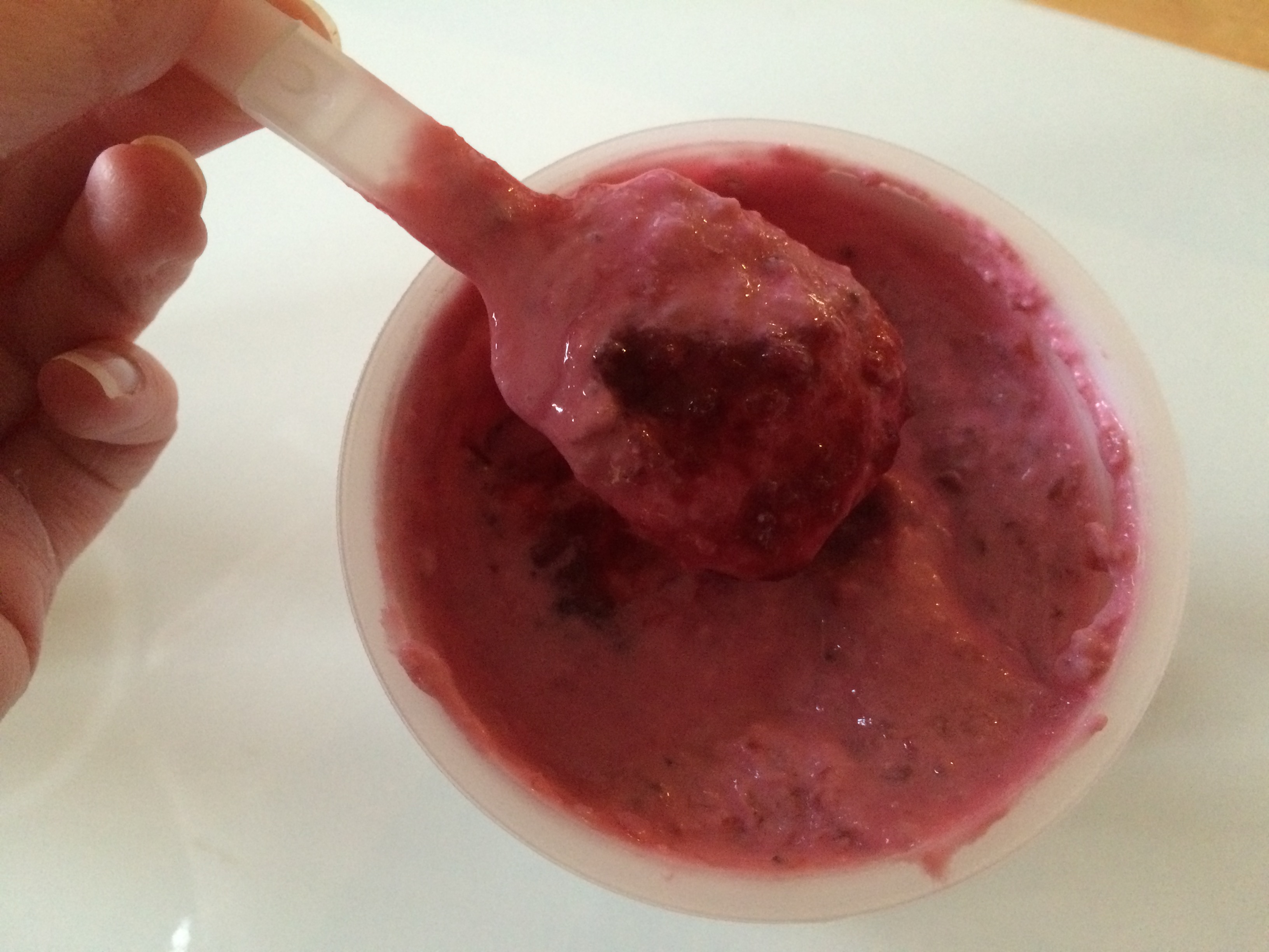 Yummia yoghurt Beetroot Straw spoon