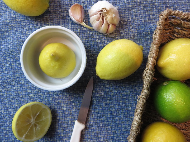 Lemons garlic cooking1